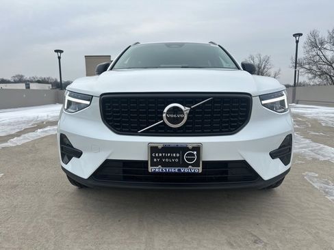 Certified 2024 Volvo XC40 B5 Core image 2