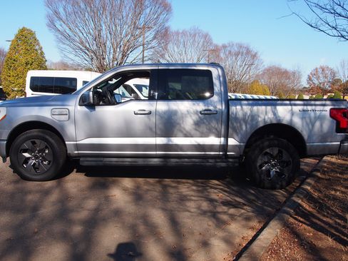 Used 2023 Ford F150 Lightning Lariat w/ Max Trailer Tow Package image 4
