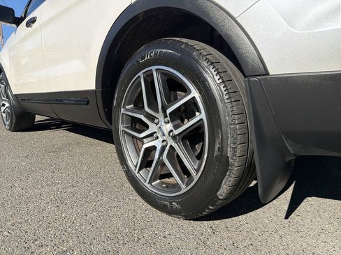 Used 2017 Ford Explorer Sport w/ Equipment Group 401A AWD/4WD image 5