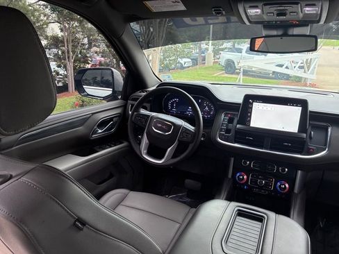 Used 2024 GMC Yukon SLT w/ SLT Luxury Package RWD image 22