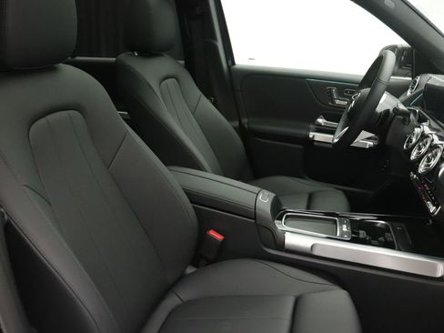 New 2026 Mercedes-Benz GLB 250 image 9