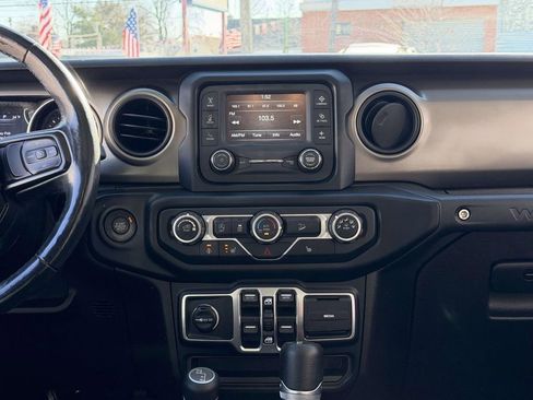 Used 2019 Jeep Wrangler Unlimited Sport S image 18