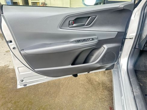 Used 2025 Toyota Prius LE image 21