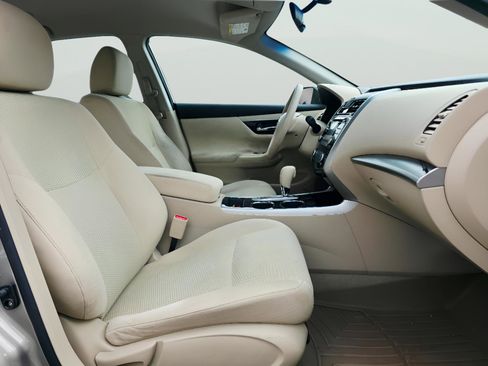 Used 2014 Nissan Altima 2.5 S w/ Display Audio Package FWD image 12