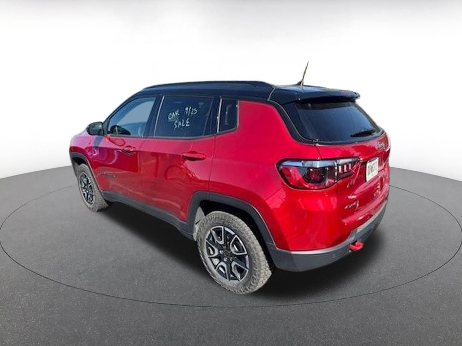 Used 2025 Jeep Compass Trailhawk AWD/4WD image 3
