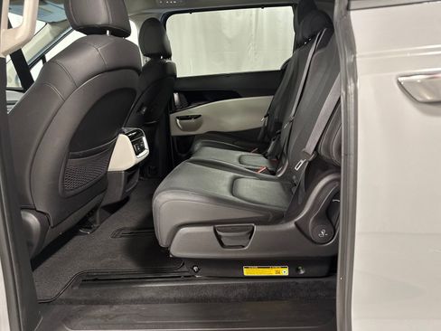 Certified 2024 Kia Carnival SX Prestige image 8