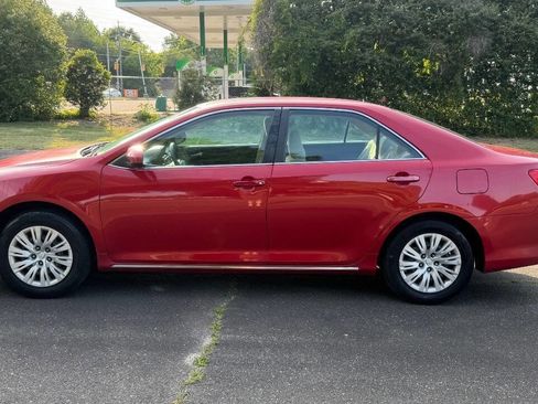 Used 2012 Toyota Camry LE FWD image 5