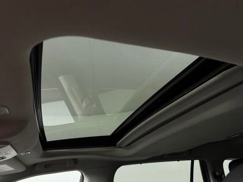 Used 2023 Toyota Highlander XLE AWD/4WD image 29