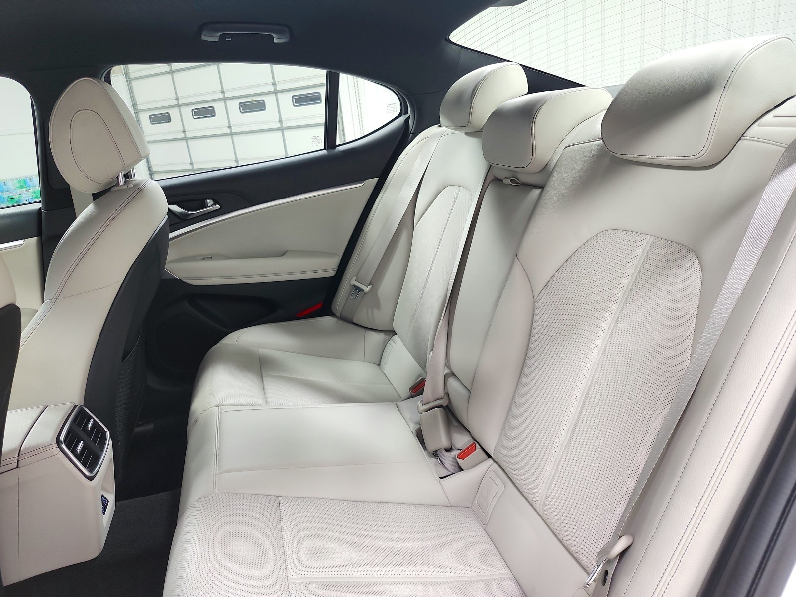 Used 2025 Genesis G70 2.5T RWD image 12