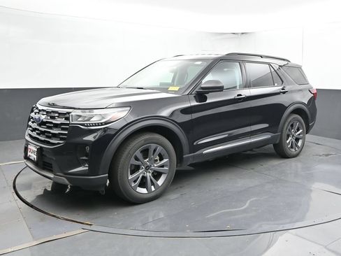 Used 2025 Ford Explorer Active w/ Active Comfort Package AWD/4WD image 8