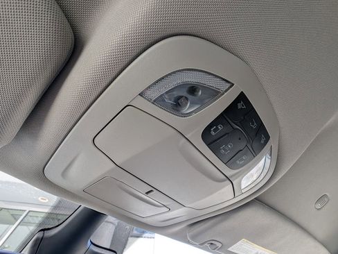 Used 2024 Chrysler Pacifica Touring-L image 33