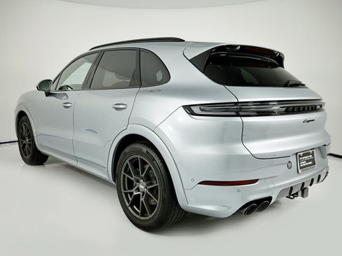 Certified 2025 Porsche Cayenne AWD/4WD image 3