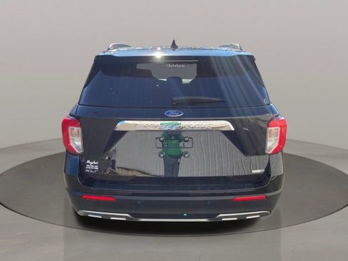 Used 2020 Ford Explorer XLT w/ Equipment Group 202A image 5