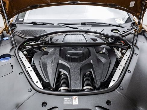 Used 2025 Porsche Panamera image 30