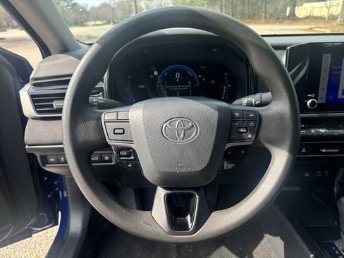 Used 2025 Toyota Camry LE image 14