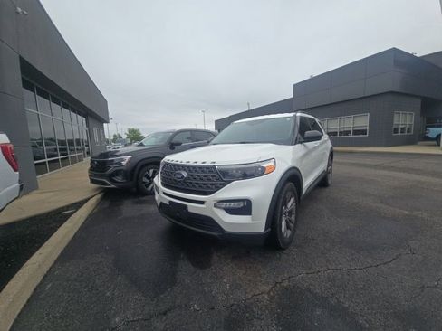 Used 2021 Ford Explorer XLT w/ Equipment Group 202A AWD/4WD image 2