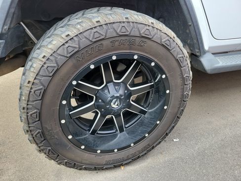 Used 2018 Jeep Wrangler Unlimited Sahara image 26