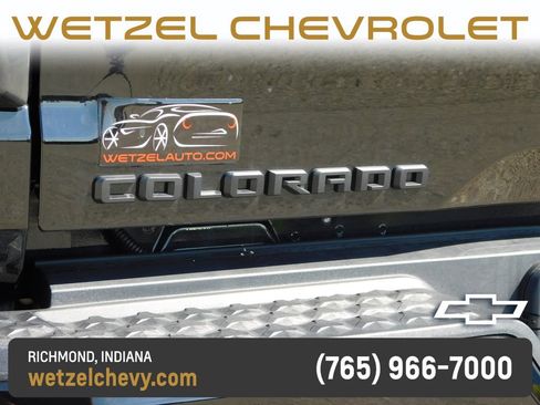 Used 2025 Chevrolet Colorado ZR2 w/ Technology Package AWD/4WD image 39