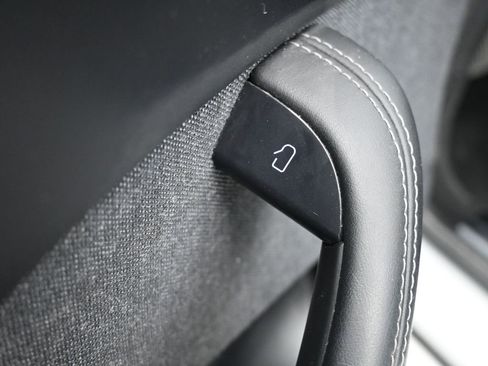 Used 2021 Tesla Model S Plaid image 20