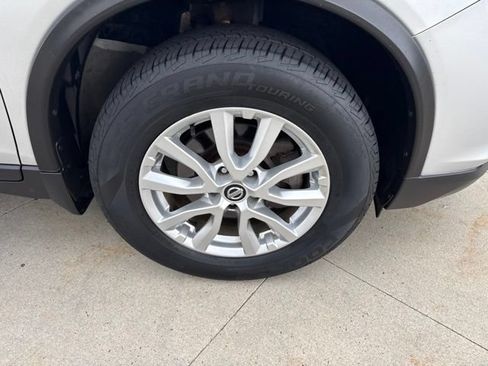 Used 2017 Nissan Rogue SV w/ HEV Premium Package AWD/4WD image 9