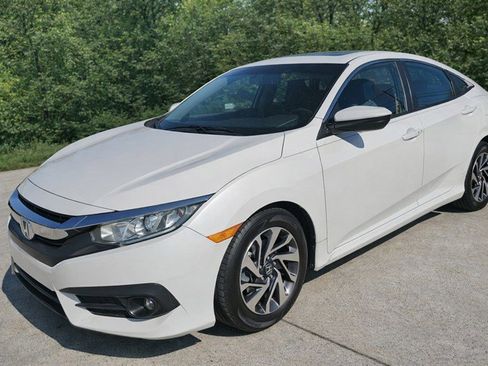 Used 2018 Honda Civic EX image 3