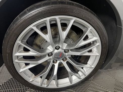 Used 2015 Chevrolet Corvette Z06 w/ 3LZ Preferred Equipment Group RWD image 15