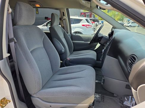 Used 2006 Dodge Grand Caravan SXT FWD image 16