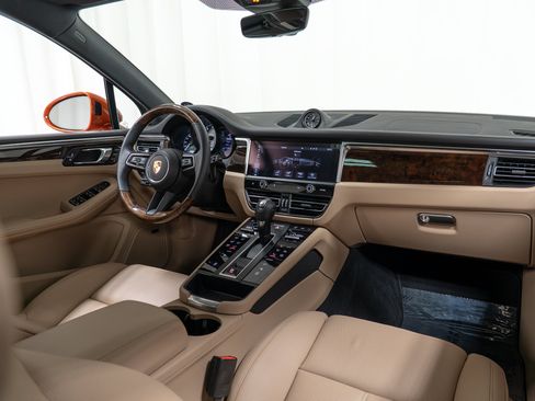 Certified 2024 Porsche Macan S AWD/4WD image 21