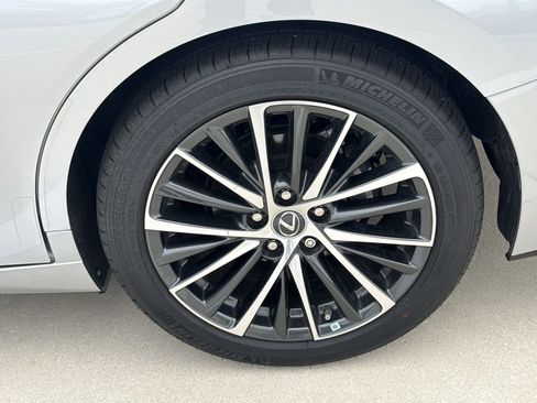 Used 2025 Lexus ES 350 w/ Premium Package image 30