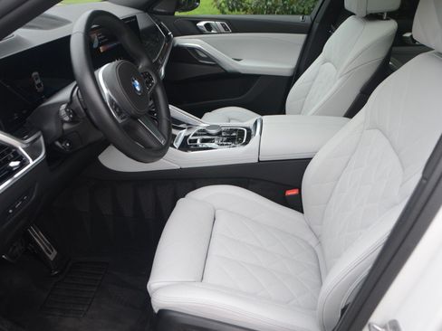 Used 2026 BMW X6 xDrive40i AWD/4WD image 11