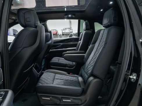 Used 2025 Cadillac Escalade IQ Luxury 1 AWD/4WD image 30