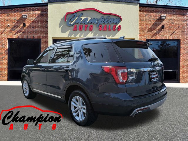 Used 2017 Ford Explorer XLT FWD image 7