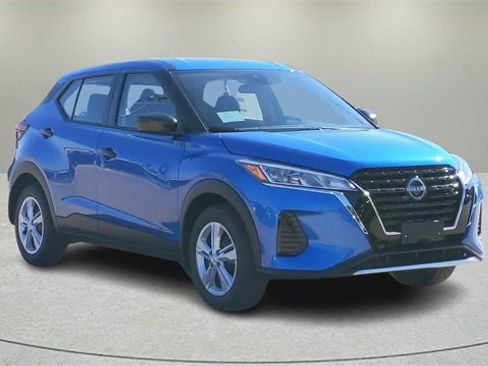 Certified 2025 Nissan Kicks Play S image 1