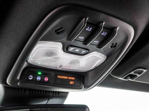 Used 2024 GMC Canyon Denali image 39