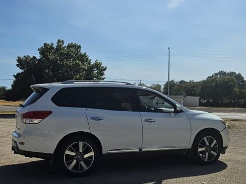 Used 2013 Nissan Pathfinder Platinum FWD image 3