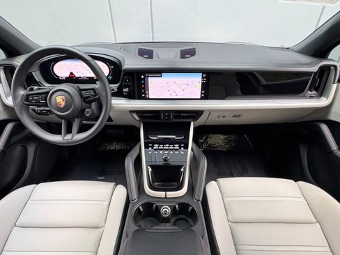 Used 2025 Porsche Cayenne AWD/4WD image 13