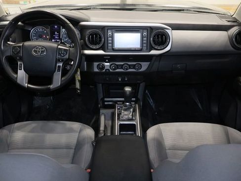 Used 2019 Toyota Tacoma SR5 AWD/4WD image 16