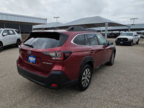 Used 2024 Subaru Outback Premium image 8