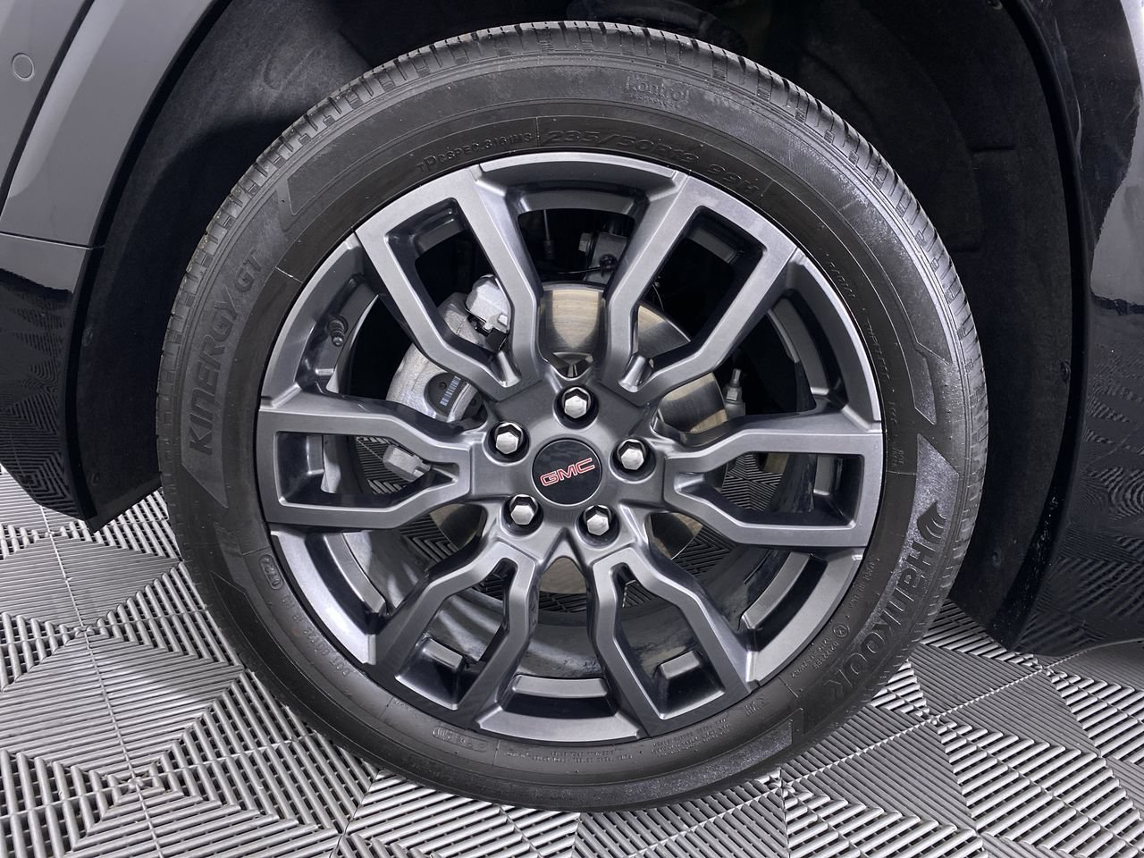 Used 2024 GMC Terrain Denali w/ Black Diamond Edition AWD/4WD image 16