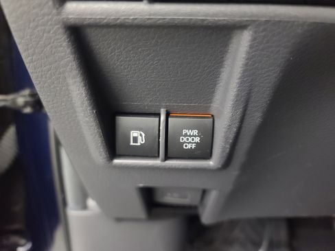 Used 2024 Toyota Sienna XLE image 28