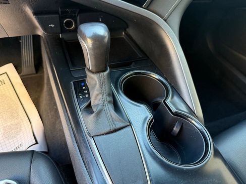 Used 2020 Toyota Camry SE image 18