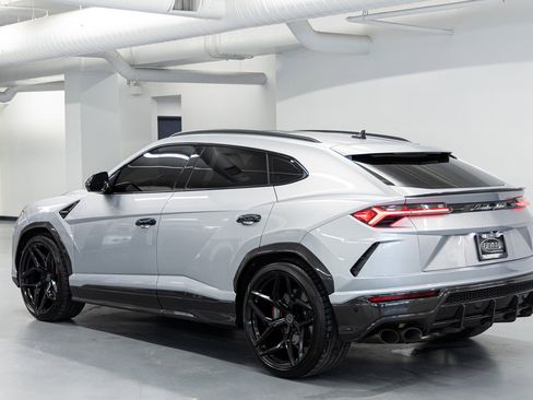 Used 2021 Lamborghini Urus image 3