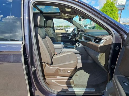 Used 2024 GMC Yukon XL Denali w/ Denali Reserve Package image 30
