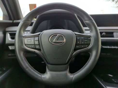 Used 2019 Lexus UX 200 image 19