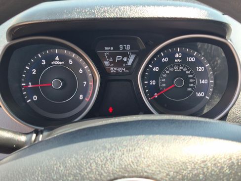 Used 2015 Hyundai Elantra SE FWD image 19