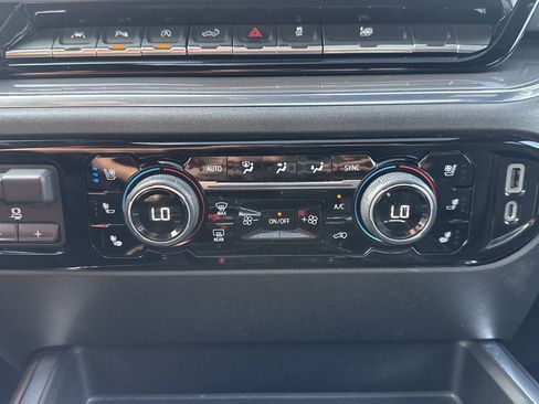 Used 2023 Chevrolet Silverado 1500 High Country w/ High Country Premium Package AWD/4WD image 29