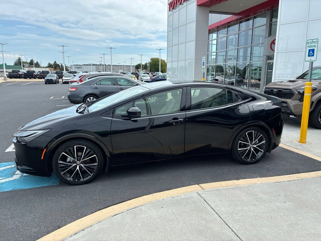Used 2024 Toyota Prius XLE FWD image 15