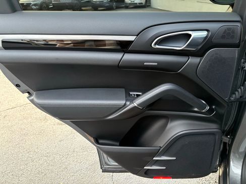 Used 2018 Porsche Cayenne image 13
