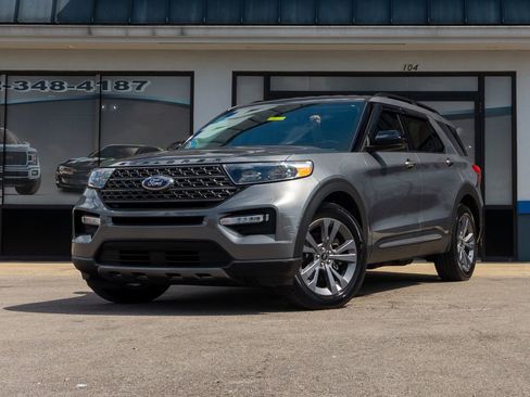 Used 2022 Ford Explorer XLT w/ Equipment Group 202A image 11