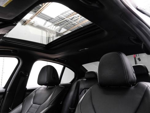 Used 2019 BMW 330i Sedan image 5